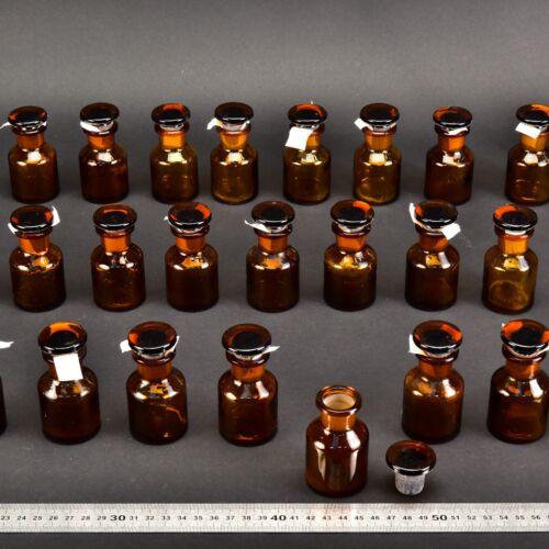 24-Piece Set of Small 30 ml Amber Laboratory Powder Bottles with Ground-Glass Stoppers – No. 4 24-Piece Set of Small 30 ml Amber Laboratory Powder Bottles with Ground-Glass Stoppers – No. 4