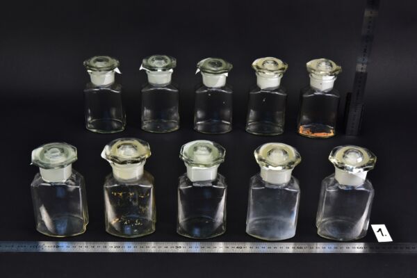 10-Piece Set of Clear Faceted Laboratory Powder Bottles with Shaped Ground-Glass Stoppers – No. 1 10-Piece Set of Clear Faceted Laboratory Powder Bottles with Shaped Ground-Glass Stoppers – No. 1