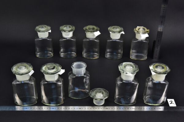 10-Piece Set of Clear Faceted Laboratory Powder Bottles with Shaped Ground-Glass Stoppers – No. 2 10-Piece Set of Clear Faceted Laboratory Powder Bottles with Shaped Ground-Glass Stoppers – No. 2