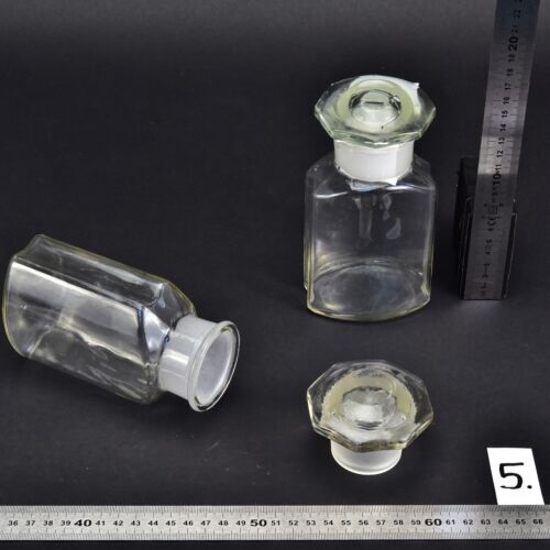 2-Piece Set of Clear Faceted Laboratory Powder Bottles with Shaped Ground-Glass Stoppers – No. 5 2-Piece Set of Clear Faceted Laboratory Powder Bottles with Shaped Ground-Glass Stoppers – No. 5