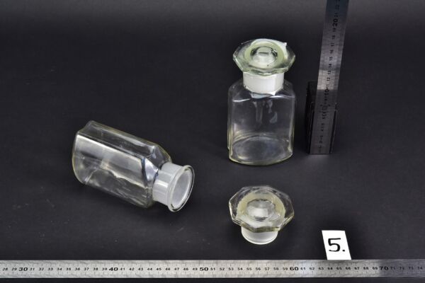 2-Piece Set of Clear Faceted Laboratory Powder Bottles with Shaped Ground-Glass Stoppers – No. 5 2-Piece Set of Clear Faceted Laboratory Powder Bottles with Shaped Ground-Glass Stoppers – No. 5