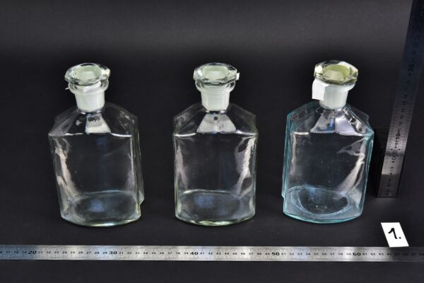 3-Piece Set of Large 1-Litre Clear Faceted Laboratory Liquid Bottles with Shaped Ground-Glass Stoppers – No. 1 3-Piece Set of Large 1-Litre Clear Faceted Laboratory Liquid Bottles with Shaped Ground-Glass Stoppers – No. 1