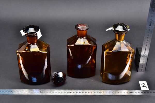 3-Piece Set of Large 1-Litre Amber Faceted Laboratory Liquid Bottles with Shaped Ground-Glass Stoppers – No. 2 3-Piece Set of Large 1-Litre Amber Faceted Laboratory Liquid Bottles with Shaped Ground-Glass Stoppers – No. 2