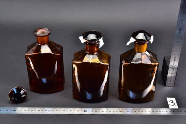 3-Piece Set of Large 1-Litre Amber Faceted Laboratory Liquid Bottles with Shaped Ground-Glass Stoppers – No. 3 3-Piece Set of Large 1-Litre Amber Faceted Laboratory Liquid Bottles with Shaped Ground-Glass Stoppers – No. 3