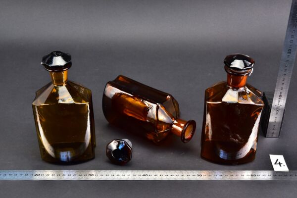 3-Piece Set of Large 1-Litre Amber Faceted Laboratory Liquid Bottles with Shaped Ground-Glass Stoppers – No. 4 3-Piece Set of Large 1-Litre Amber Faceted Laboratory Liquid Bottles with Shaped Ground-Glass Stoppers – No. 4