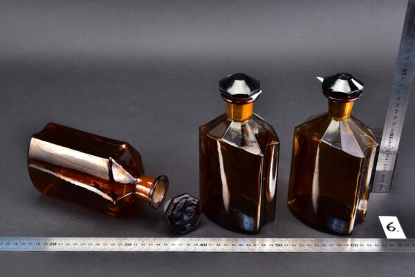 3-Piece Set of Large 1-Litre Amber Faceted Laboratory Liquid Bottles with Shaped Ground-Glass Stoppers – No. 6 3-Piece Set of Large 1-Litre Amber Faceted Laboratory Liquid Bottles with Shaped Ground-Glass Stoppers – No. 6