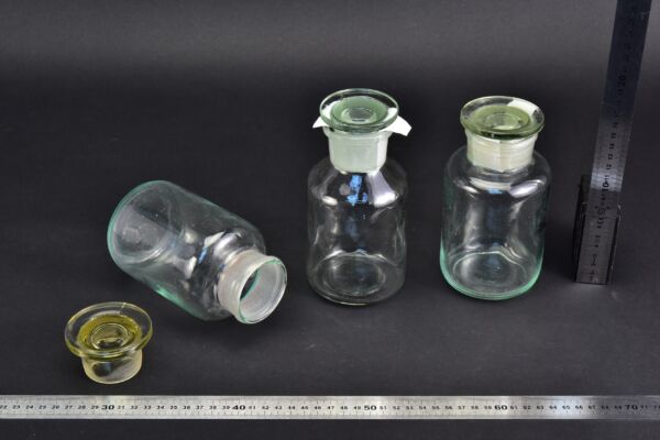 3-Piece 500 ml Clear Laboratory Powder Bottle Set with Round Ground-Glass Stoppers 3-Piece 500 ml Clear Laboratory Powder Bottle Set with Round Ground-Glass Stoppers