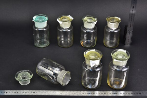7-Piece 300 ml Clear Laboratory Powder Bottle Set with Round Ground-Glass Stoppers 7-Piece 300 ml Clear Laboratory Powder Bottle Set with Round Ground-Glass Stoppers