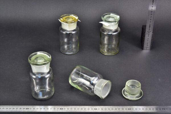 4-Piece 250 ml Clear Laboratory Powder Bottle Set with Round Ground-Glass Stoppers 4-Piece 250 ml Clear Laboratory Powder Bottle Set with Round Ground-Glass Stoppers