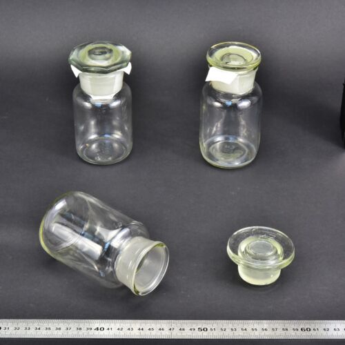 3-Piece 300 ml Clear Laboratory Powder Bottle Set with Round Ground-Glass Stoppers 3-Piece 300 ml Clear Laboratory Powder Bottle Set with Round Ground-Glass Stoppers