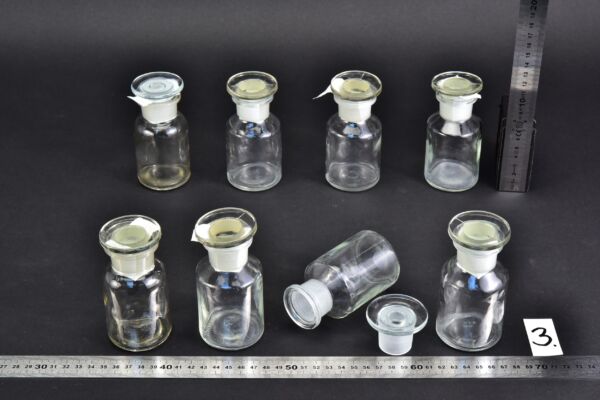 8 darabos, 100 ml-es átlátszó laboratóriumi porüveg-készlet kerek csiszolt üvegdugókkal – Nr. 3 8 darabos, 100 ml-es átlátszó laboratóriumi porüveg-készlet kerek csiszolt üvegdugókkal – Nr. 3