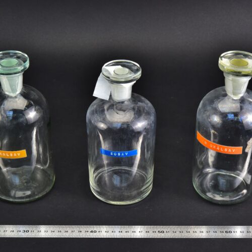 3-Piece 1 Litre Clear Laboratory Liquid Bottle Set with Medium Round Ground-Glass Stoppers – No. 2 3-Piece 1 Litre Clear Laboratory Liquid Bottle Set with Medium Round Ground-Glass Stoppers – No. 2