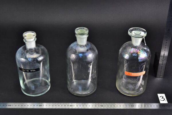 3-Piece 1 Litre Clear Laboratory Liquid Bottle Set with Medium Round Ground-Glass Stoppers – No. 3 3-Piece 1 Litre Clear Laboratory Liquid Bottle Set with Medium Round Ground-Glass Stoppers – No. 3