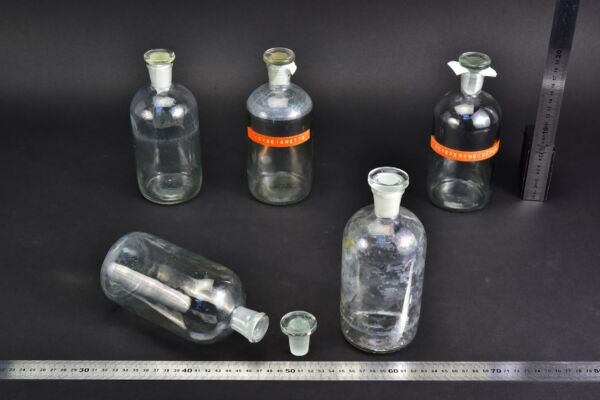 5-Piece 500 ml Clear Laboratory Liquid Bottle Set with Round Ground-Glass Stoppers 5-Piece 500 ml Clear Laboratory Liquid Bottle Set with Round Ground-Glass Stoppers