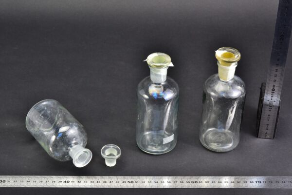 3-Piece 250 ml Clear Laboratory Liquid Bottle Set with Round Ground-Glass Stoppers 3-Piece 250 ml Clear Laboratory Liquid Bottle Set with Round Ground-Glass Stoppers