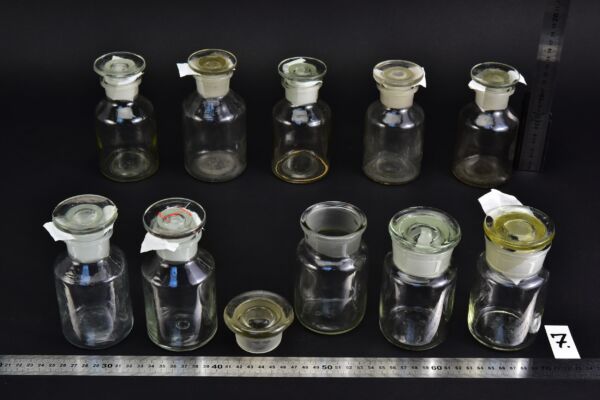 10-Piece 250–300 ml Clear Laboratory Powder Bottle Set with Round Ground-Glass Stoppers – No. 7 10-Piece 250–300 ml Clear Laboratory Powder Bottle Set with Round Ground-Glass Stoppers – No. 7