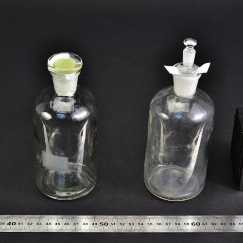 2-Piece Vintage 300 ml Winkler-Type Oxygen Determination Bottle Set with Ground-Glass Stoppers 2-Piece Vintage 300 ml Winkler-Type Oxygen Determination Bottle Set with Ground-Glass Stoppers