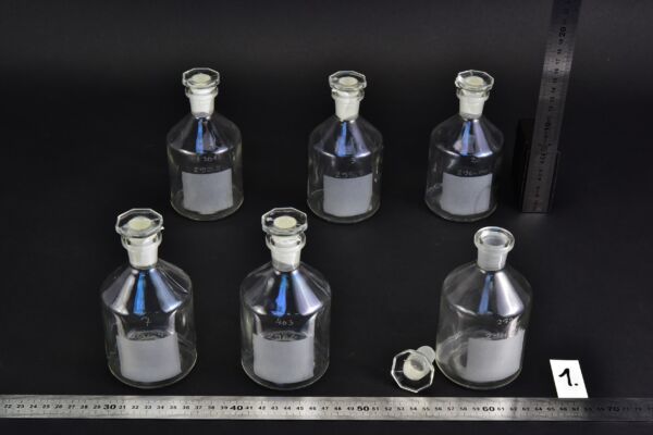 6 darabos régi, 250–300 ml-es Winkler-féle oxigénmeghatározó üvegkészlet fazettált csiszolt üvegdugókkal – Nr. 1 6 darabos régi, 250–300 ml-es Winkler-féle oxigénmeghatározó üvegkészlet fazettált csiszolt üvegdugókkal – Nr. 1