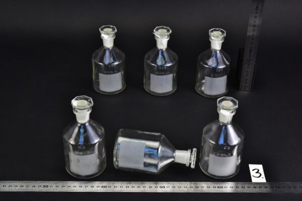 6 darabos régi, 250–300 ml-es Winkler-féle oxigénmeghatározó üvegkészlet fazettált csiszolt üvegdugókkal – Nr. 3 6 darabos régi, 250–300 ml-es Winkler-féle oxigénmeghatározó üvegkészlet fazettált csiszolt üvegdugókkal – Nr. 3