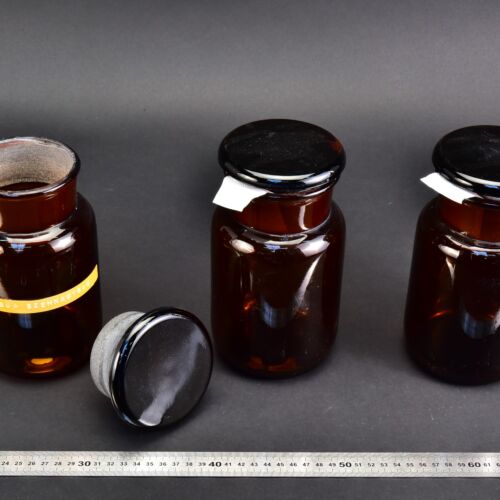 3-Piece 1 Litre Amber Laboratory Powder Bottle Set with Large Flat Ground-Glass Stoppers 3-Piece 1 Litre Amber Laboratory Powder Bottle Set with Large Flat Ground-Glass Stoppers
