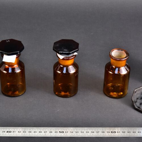3-Piece 100 ml Amber Laboratory Powder Bottle Set with Polygonal Ground-Glass Stoppers 3-Piece 100 ml Amber Laboratory Powder Bottle Set with Polygonal Ground-Glass Stoppers