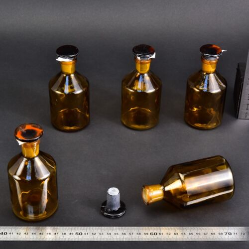 5-Piece 200 ml Amber Laboratory Liquid Bottle Set with Flat Ground-Glass Stoppers 5-Piece 200 ml Amber Laboratory Liquid Bottle Set with Flat Ground-Glass Stoppers