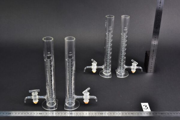 4-Piece 100 ml Standing Laboratory Burette Set with Side Glass Stopcocks and Semicircular Cutaway Bases – No. 3 4-Piece 100 ml Standing Laboratory Burette Set with Side Glass Stopcocks and Semicircular Cutaway Bases – No. 3