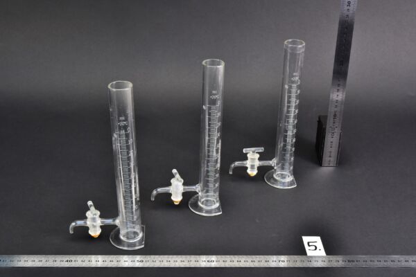 3-Piece 100 ml Standing Laboratory Burette Set with Side Glass Stopcocks and Semicircular Cutaway Bases – No. 5 3-Piece 100 ml Standing Laboratory Burette Set with Side Glass Stopcocks and Semicircular Cutaway Bases – No. 5