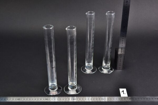 4 darabos, 100 ml-es, A pontossági osztályú magas laboratóriumi mérőhenger-készlet üvegtalppal – Nr. 1 4 darabos, 100 ml-es, A pontossági osztályú magas laboratóriumi mérőhenger-készlet üvegtalppal – Nr. 1