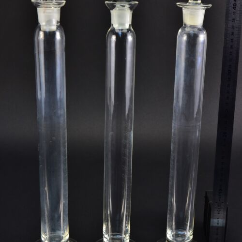 250 ml footed glass graduated cylinders with ground-glass stoppers and worn graduations – set of 3 250 ml footed glass graduated cylinders with ground-glass stoppers and worn graduations – set of 3