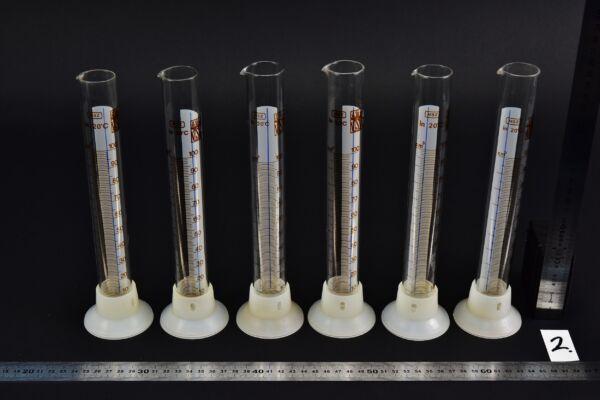 100 ml MSZ-marked glass graduated cylinders with removable plastic bases – set of 6 – No. 2 100 ml MSZ-marked glass graduated cylinders with removable plastic bases – set of 6 – No. 2
