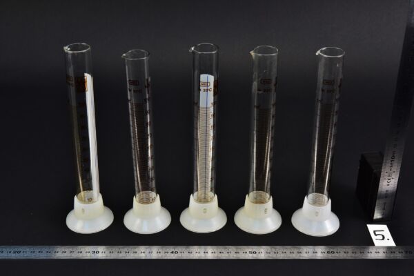 100 ml MSZ-marked glass graduated cylinders with removable plastic bases – set of 5 – No. 5 100 ml MSZ-marked glass graduated cylinders with removable plastic bases – set of 5 – No. 5