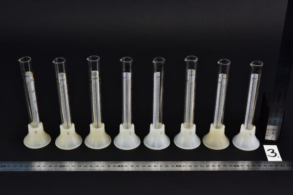 25 ml MSZ-marked glass graduated cylinders with removable plastic bases – set of 8 – No. 3 25 ml MSZ-marked glass graduated cylinders with removable plastic bases – set of 8 – No. 3