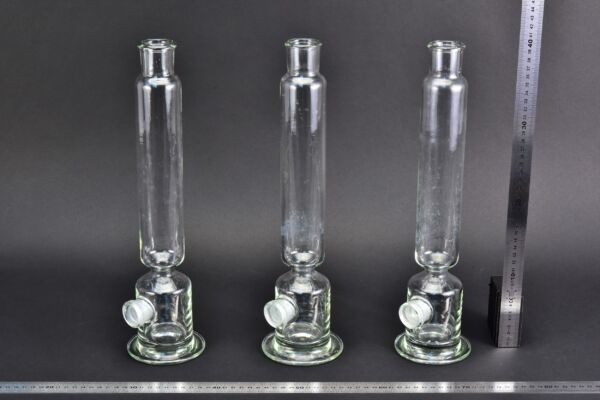 Footed laboratory gas-washing glass vessels with side ground joints – set of 3 Footed laboratory gas-washing glass vessels with side ground joints – set of 3