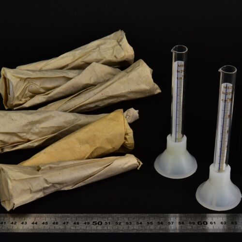 10 ml MSZ-marked glass graduated cylinders with removable plastic bases in original paper wrapping – set of 8 – No. 2