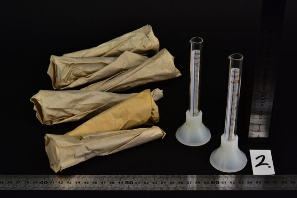 10 ml MSZ-marked glass graduated cylinders with removable plastic bases in original paper wrapping – set of 8 – No. 2 10 ml MSZ-marked glass graduated cylinders with removable plastic bases in original paper wrapping – set of 8 – No. 2
