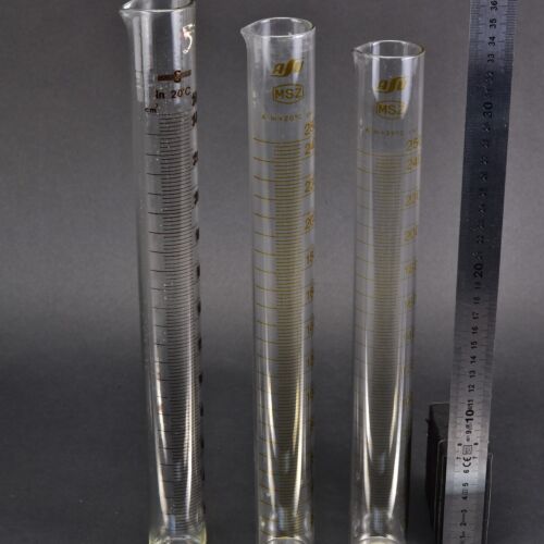 Assorted 250 ml glass graduated cylinders without plastic bases – set of 3 Assorted 250 ml glass graduated cylinders without plastic bases – set of 3