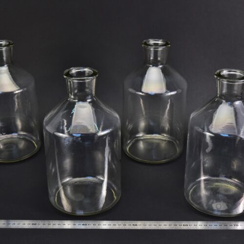 Large laboratory glass liquid-storage bottles with rubber and cork stoppers – set of 4 – No. 1 Large laboratory glass liquid-storage bottles with rubber and cork stoppers – set of 4 – No. 1