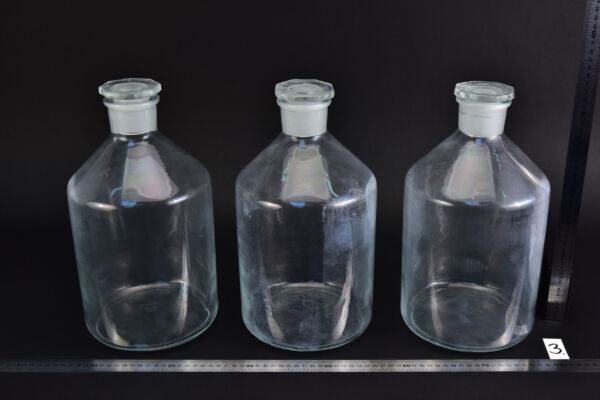 Set of three large clear reagent bottles with ground-glass stoppers – No. 3 Set of three large clear reagent bottles with ground-glass stoppers – No. 3