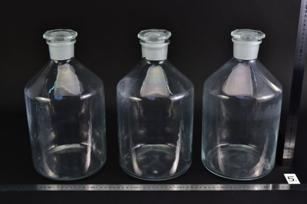 Set of three large clear reagent bottles with ground-glass stoppers – No. 5 Set of three large clear reagent bottles with ground-glass stoppers – No. 5