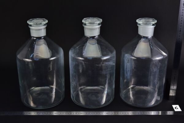 Set of three large clear reagent bottles with ground-glass stoppers – No. 6 Set of three large clear reagent bottles with ground-glass stoppers – No. 6