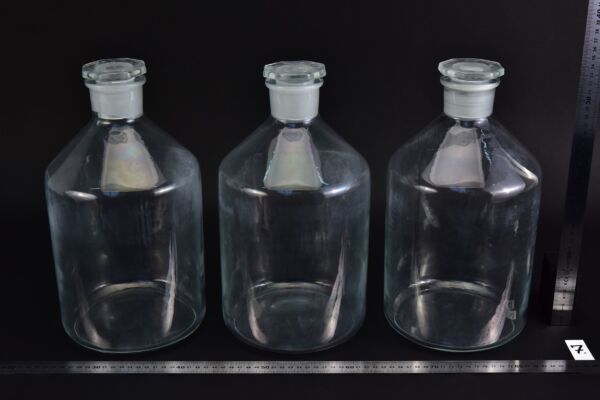 Set of three large clear reagent bottles with ground-glass stoppers – No. 7 Set of three large clear reagent bottles with ground-glass stoppers – No. 7