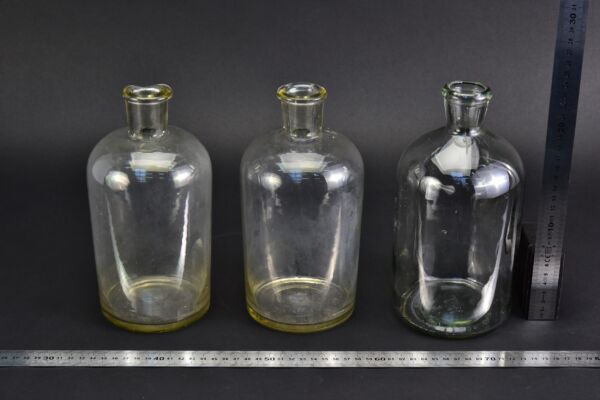 Set of three clear reagent bottles, without stoppers Set of three clear reagent bottles, without stoppers