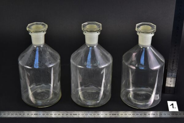 Set of three clear reagent bottles with ground-glass stoppers, 1000 ml – No. 1 Set of three clear reagent bottles with ground-glass stoppers, 1000 ml – No. 1