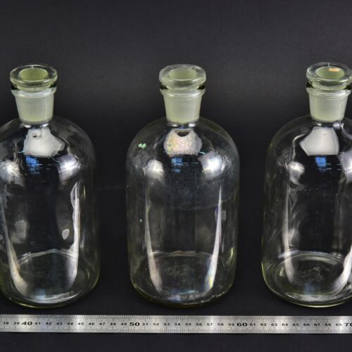 Set of three vintage clear reagent bottles with ground-glass stoppers, 1000 ml – No. 3 Set of three vintage clear reagent bottles with ground-glass stoppers, 1000 ml – No. 3