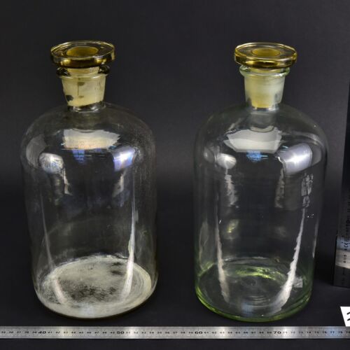 Pair of large vintage clear reagent bottles with ground-glass stoppers – No. 2 Pair of large vintage clear reagent bottles with ground-glass stoppers – No. 2