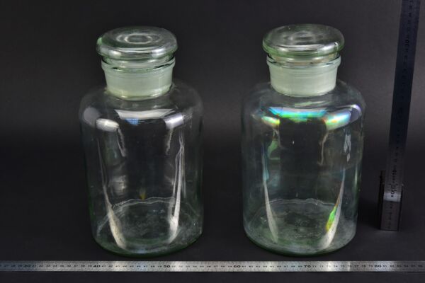 Pair of large clear powder jars with blown-glass stoppers, 5000 ml Pair of large clear powder jars with blown-glass stoppers, 5000 ml