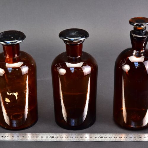 Set of three amber reagent bottles with ground-glass stoppers Set of three amber reagent bottles with ground-glass stoppers