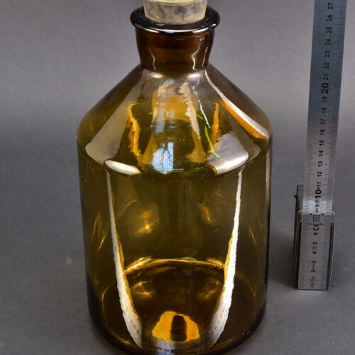 Amber reagent bottle with rubber stopper