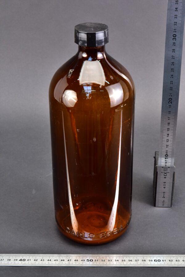 CARLO ERBA MILANO amber chemical bottle with screw cap CARLO ERBA MILANO amber chemical bottle with screw cap